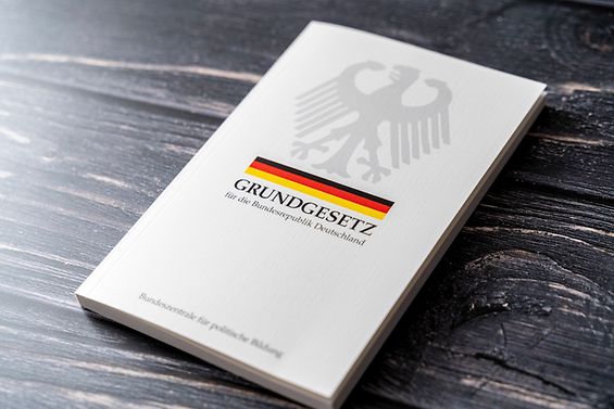 Eine Ausgabe des Grundgesetzes der Bundesrepublik Deutschland.